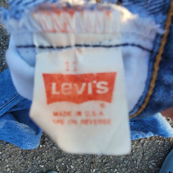 Levi Vintage Made in USA 505 Red Tab Shrink to Fit Medium/Light Wash Jeans - Picture 10 of 11